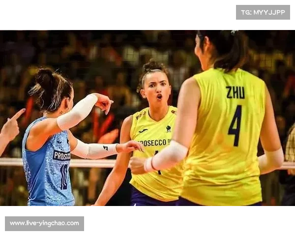 巴西乌兰贝迪亚海滩女排世俱杯两连胜，携手科内利亚诺提前晋级四强